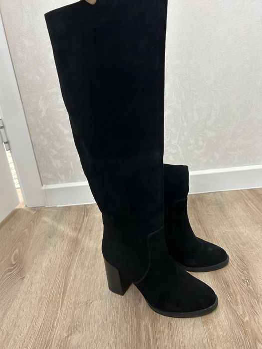 Продам замшевые сапоги 37 размер