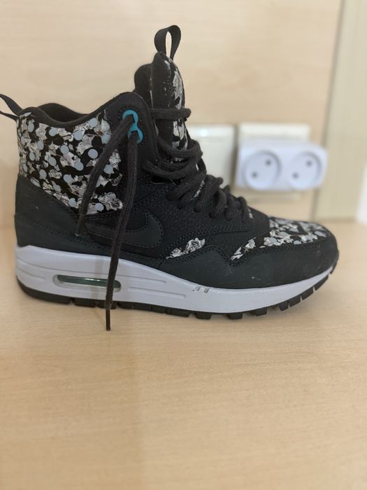 Продам кроссовки Nike