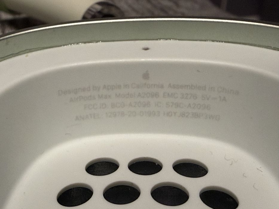 Airpods max green first gen (lightning)