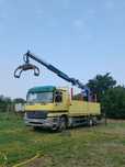 Camion cu macara