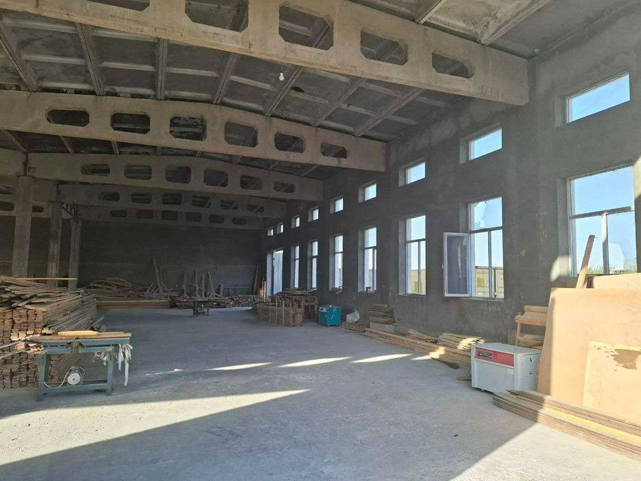 Продаётся 1 га производственная база.