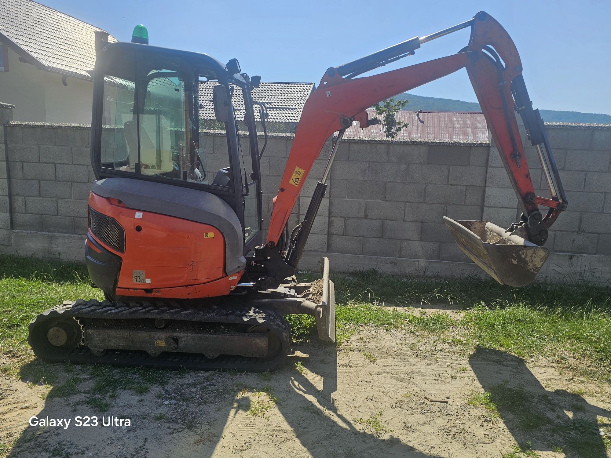 Excavator de închiriat