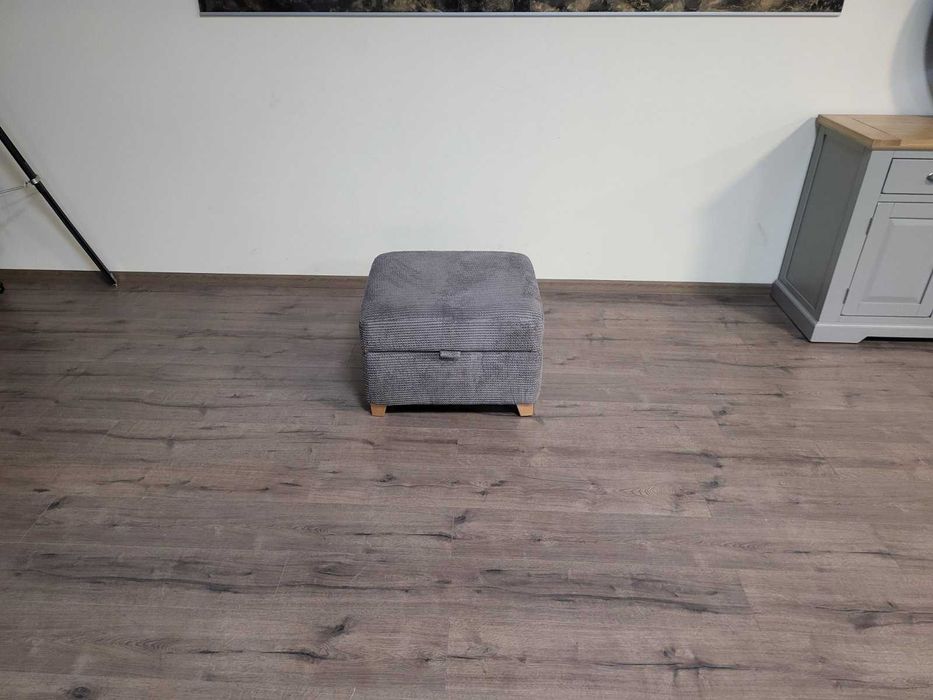 Сива табуретка от плат с функция ракла