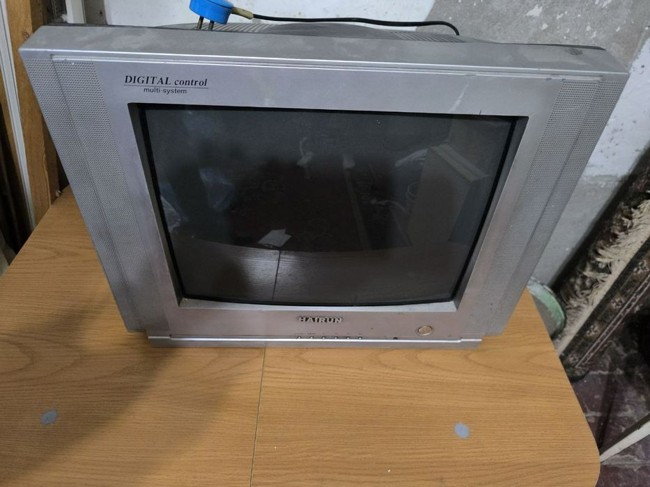 Телевизор на запчати