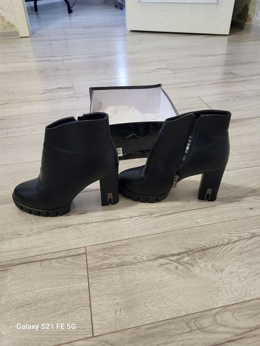 Полусапожки зимние  размер 40