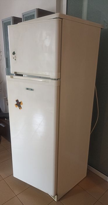 Хладилник с горна камера Zanussi