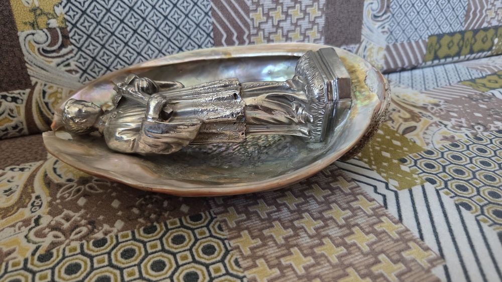 статуетка в мида