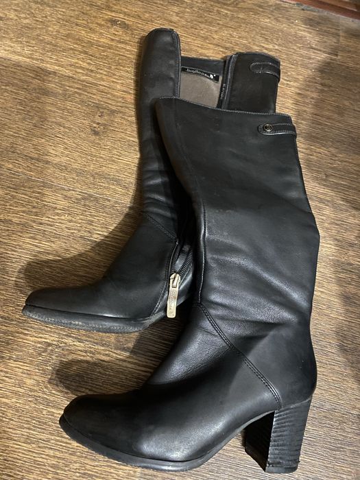 Продаю женские осенние сапоги