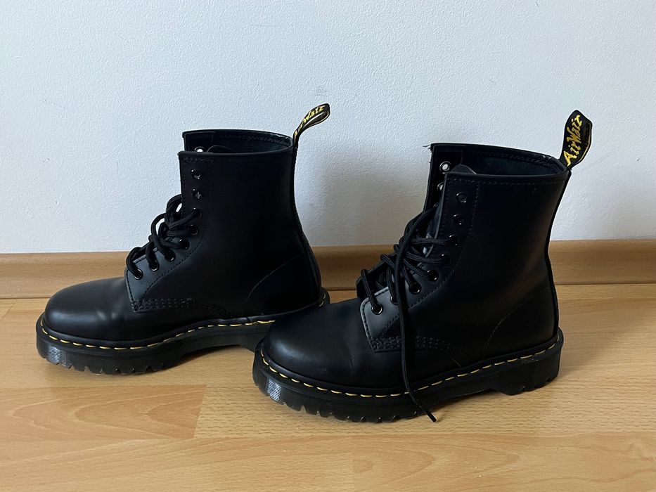 Черни кубинки Dr. Martens