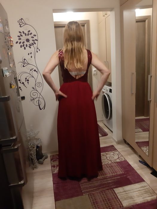 Vand rochie de seara, mărimea 36÷38, purtată o dată.