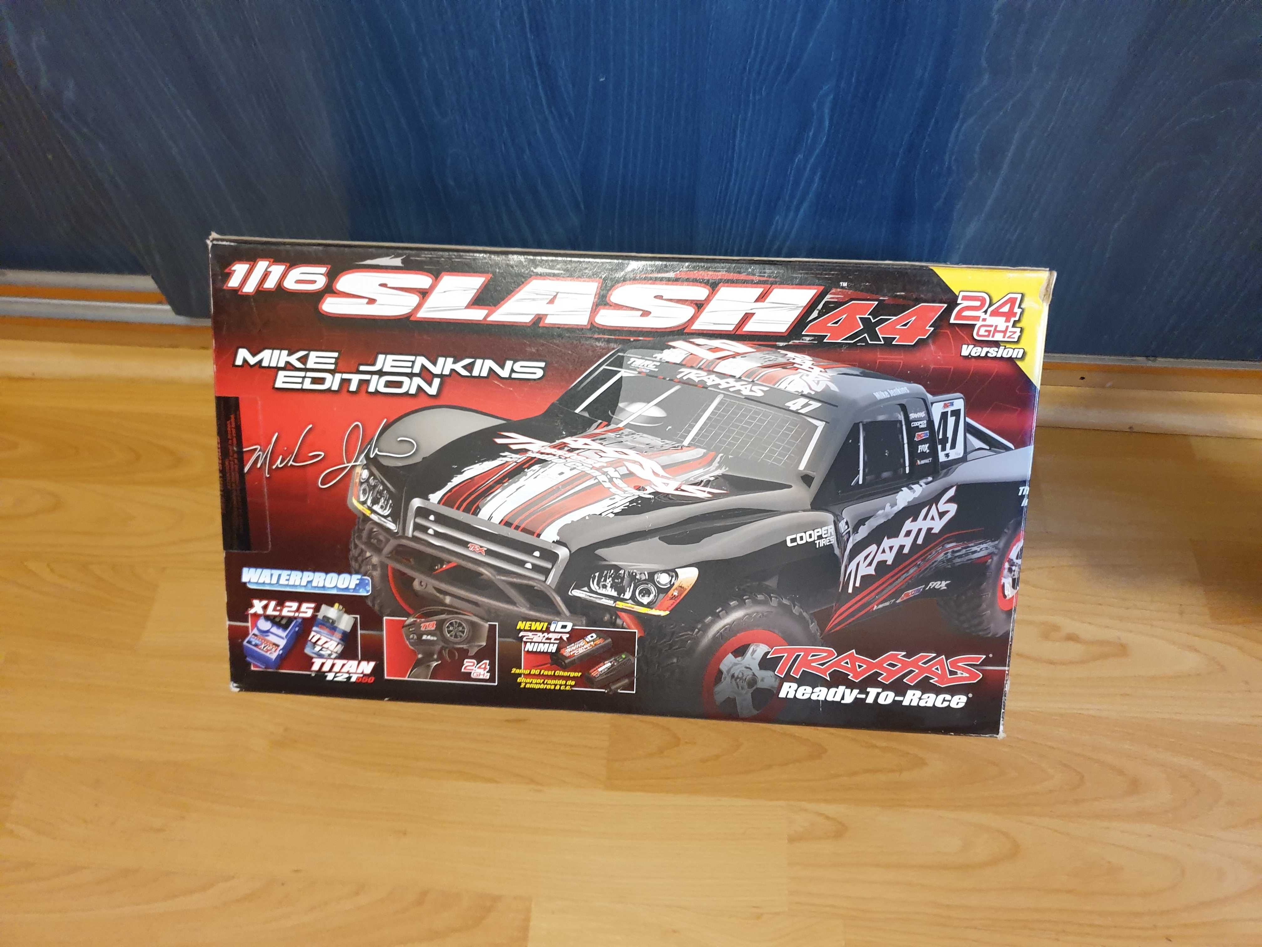 Traxxas slash 4x4 scara 1/16