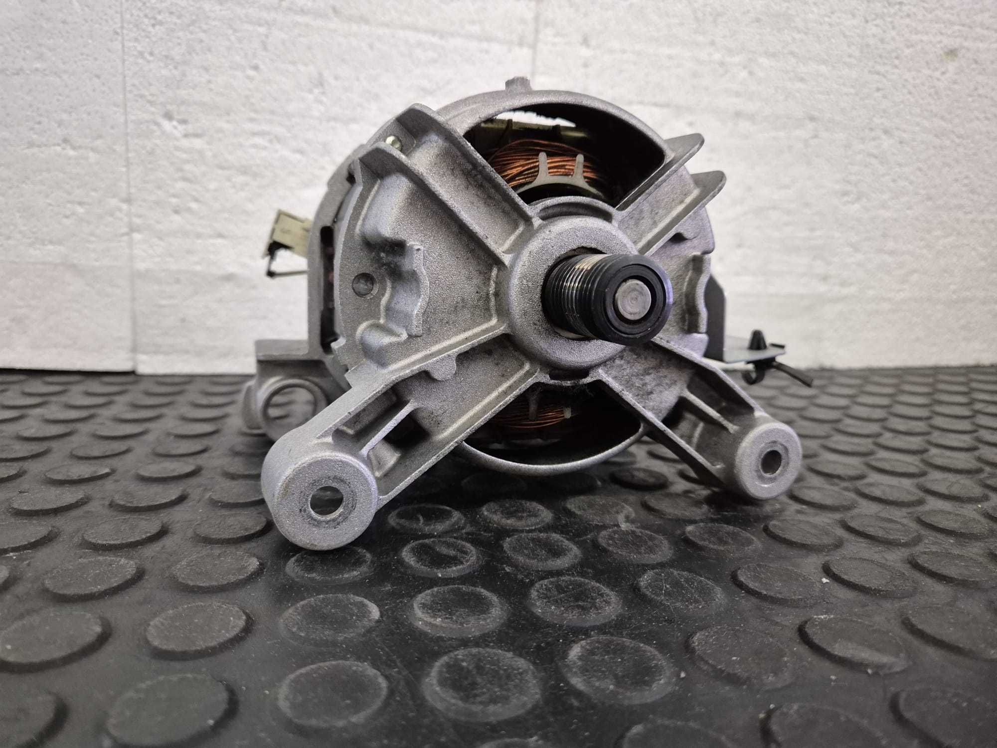 Motor masina de spalat Whirlpool 7 pini ACC UOZ112 cod / R34