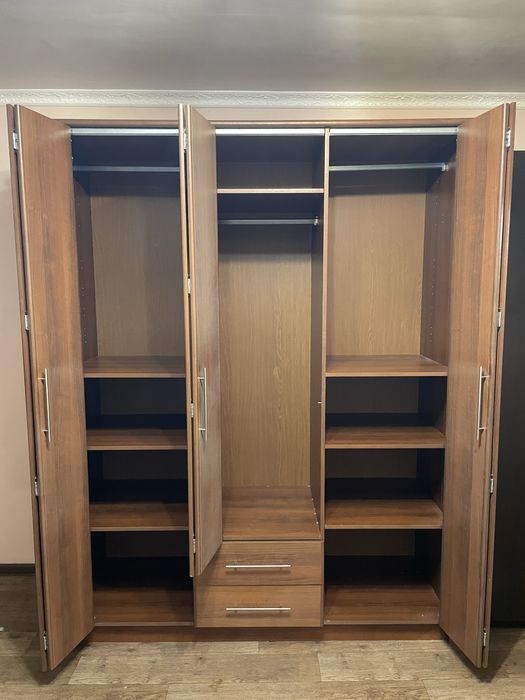 Продается шкаф (шифоньер)