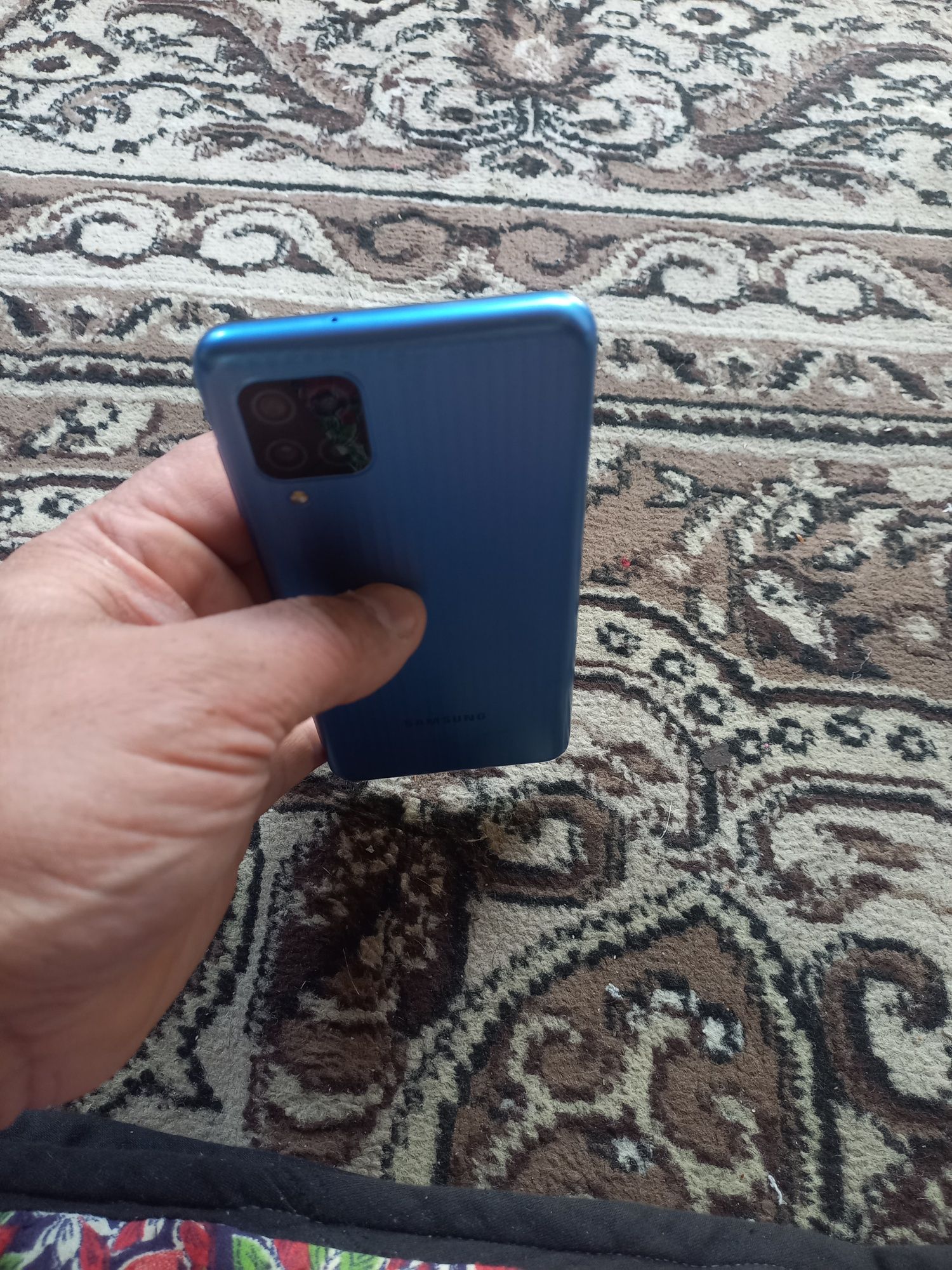 A12 samsung ideal holati tiniq 32GB hotirasi 2 sim kartasi imey bo'gan