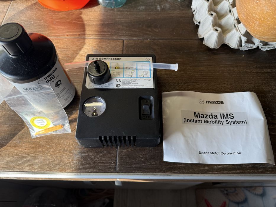 Авариен комплект компресор за гуми Mazda