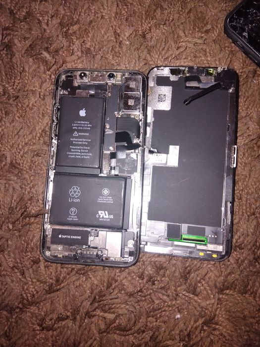 Vând iph x display nou nu se mai aprinde,și un iph 8+ softat,500lei!!!