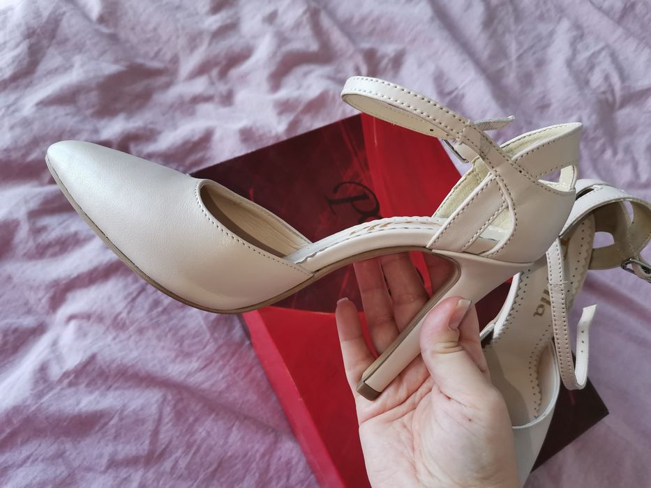 Pantofii bej din piele nr 34