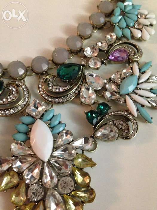 Colier superb,statement,cu cristale si pietre semipretioase