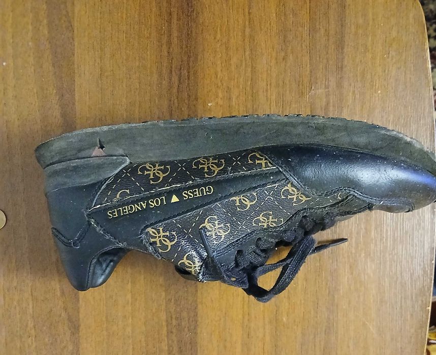 Обувки на guess 42 номер