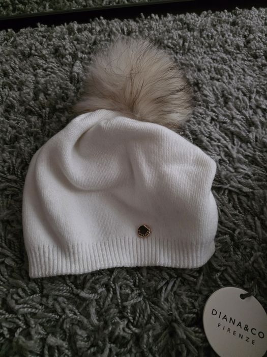 Чисто нова шапка ест.косъм страхотна с кутия