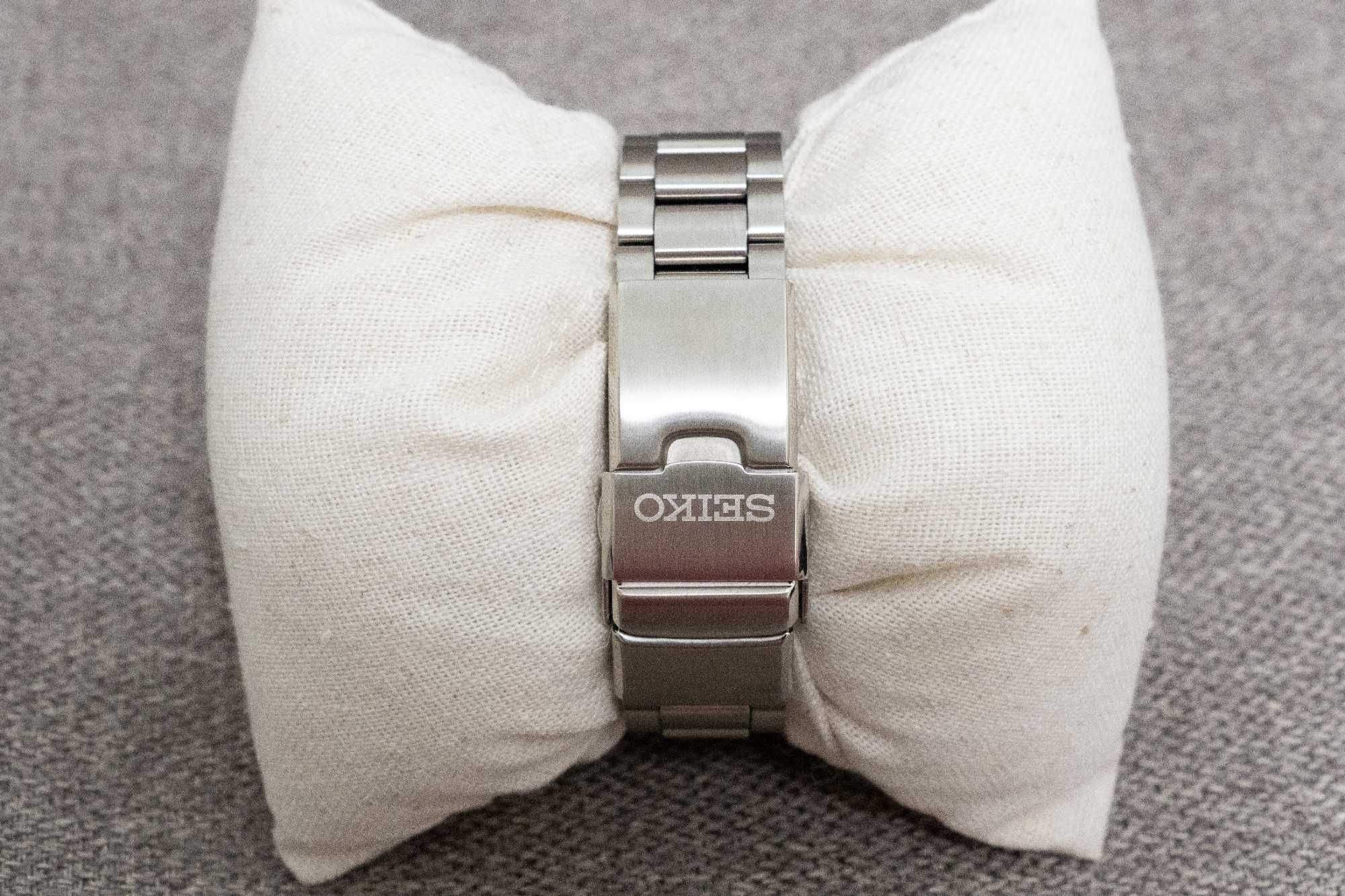 Часовник Seiko MM200 GMT SPB381J1