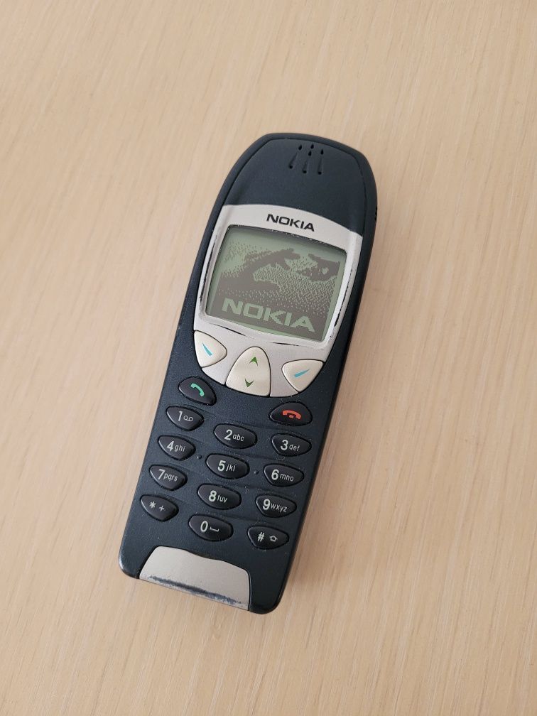 Nokia 6210 telefon de colectie funcțional