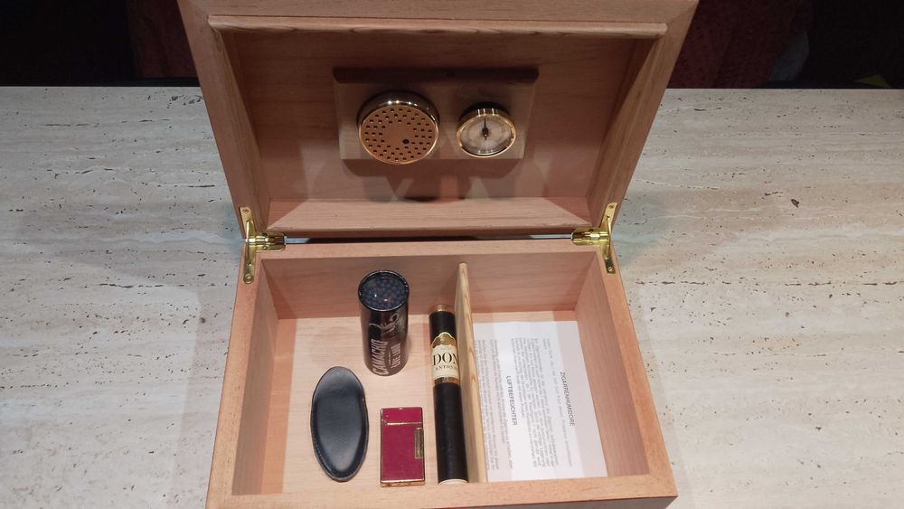 Humidor capacitate 50 Trabucuri, Premium + CADOU