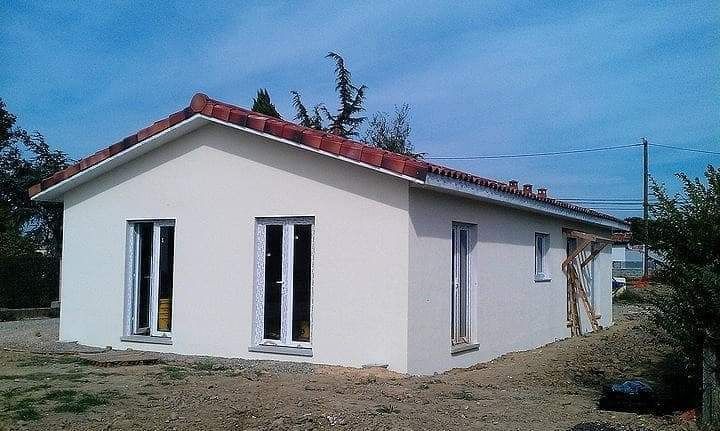 Case si Căsute pe structura metalica la cheie