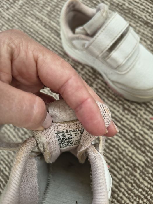 Vând lot de încălțări 21-23.