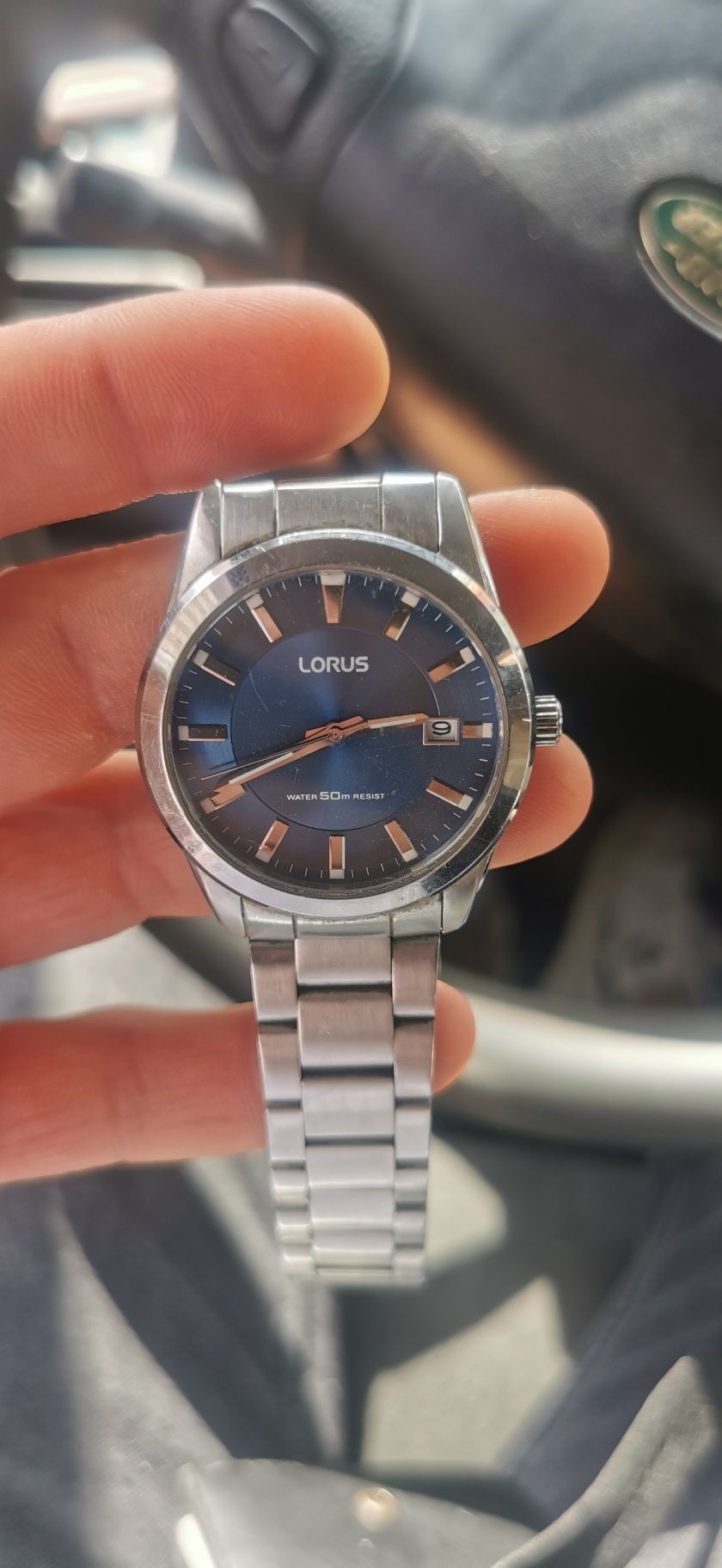 Ceas Lorus RS957CX9
FEATURES
L/G	Men's
Dial	Dark blue sunray dial
Hand