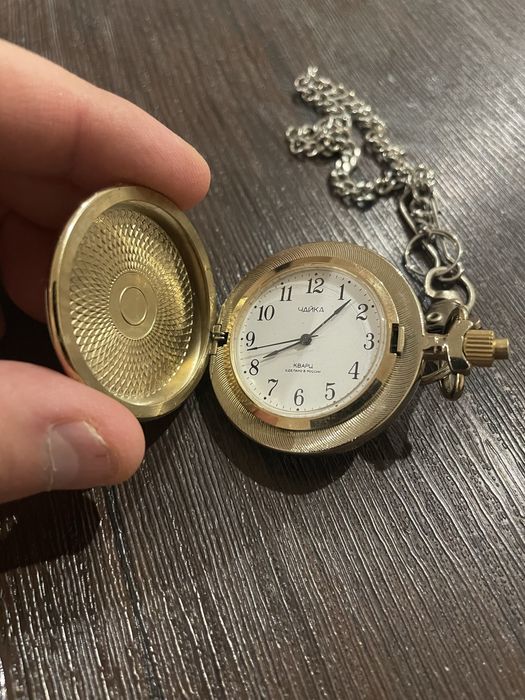 Продам часы Чайка (кварц)