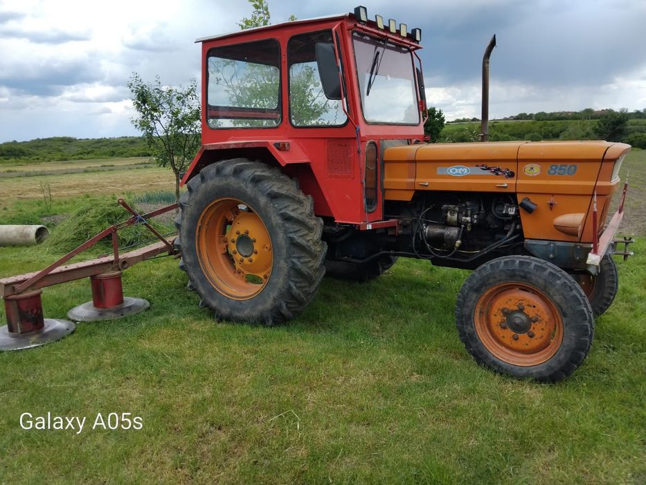 Vând tractor fiat 850