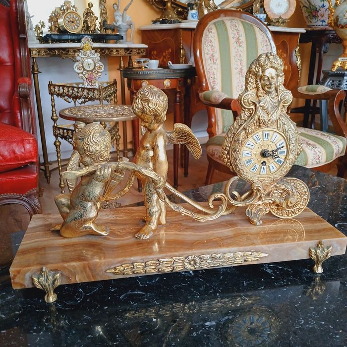 Каминен часовник