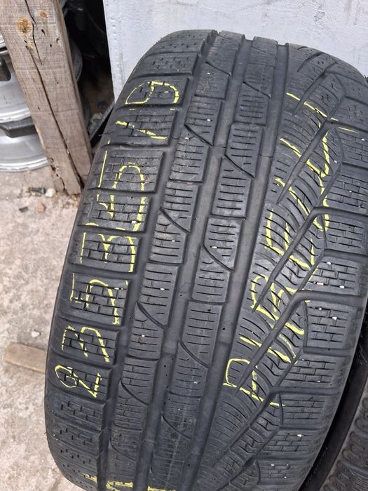 235 35 19 PIRELLI 2бр зимни