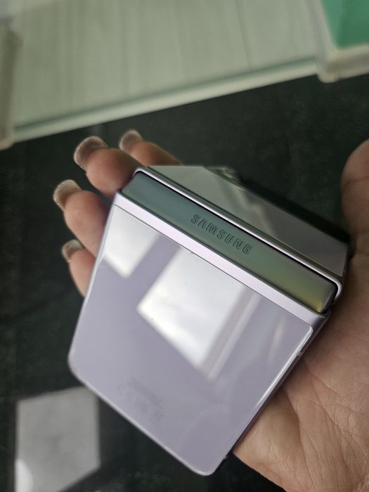 Sumsung z flip 3 За Части неработеща батерия