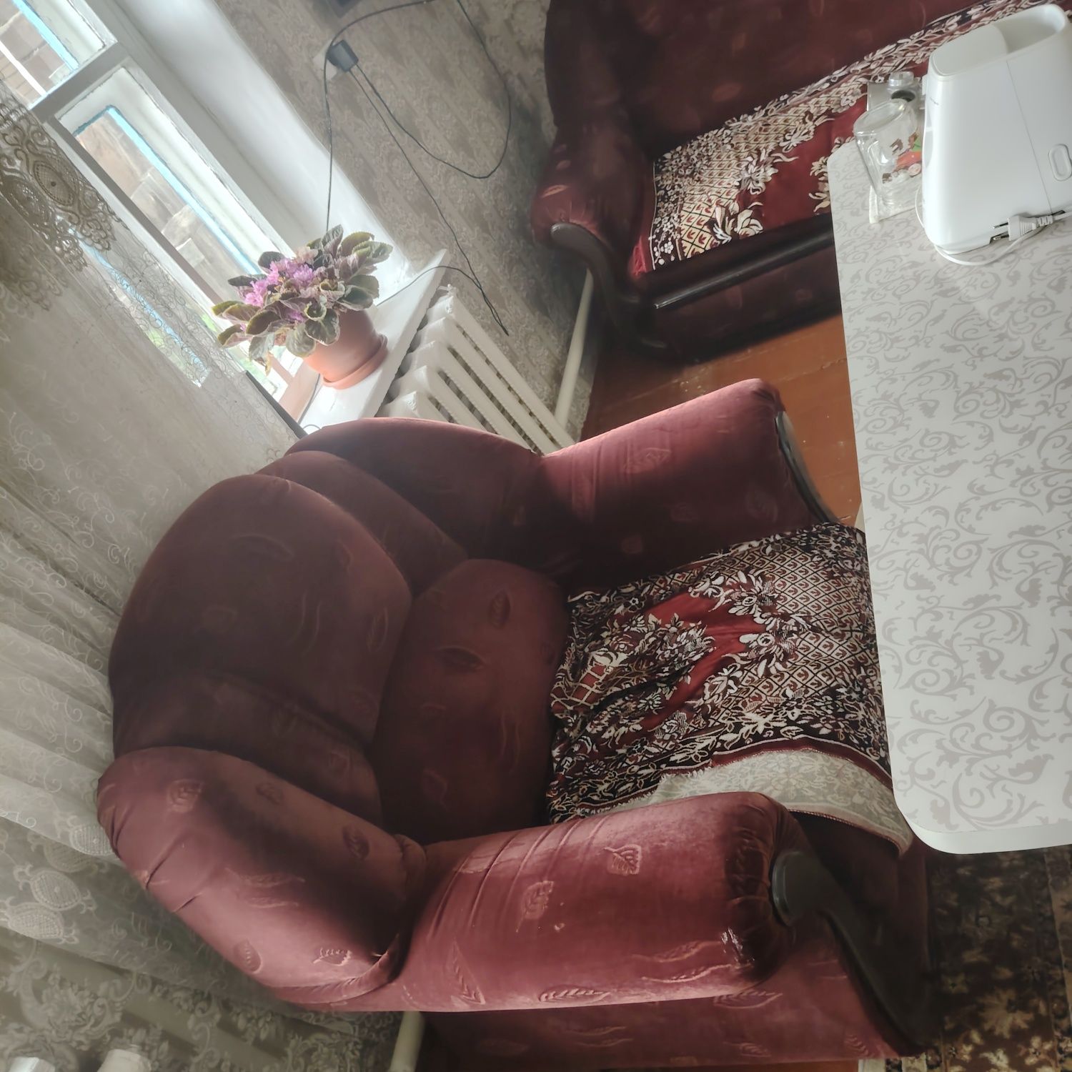 продам диван в хорошм состояние