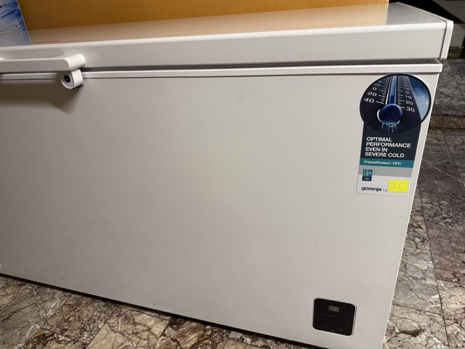 Продава се интериорно оборудване и основно кухненско оборудване