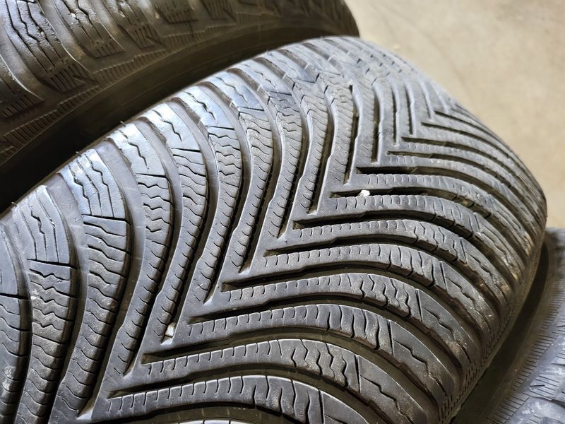 215/55/17 MICHELIN 4бр