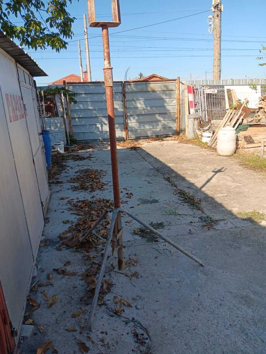 Продавам метални вилици и триноги за телескопични подпори