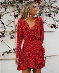 Красное платье в горошек