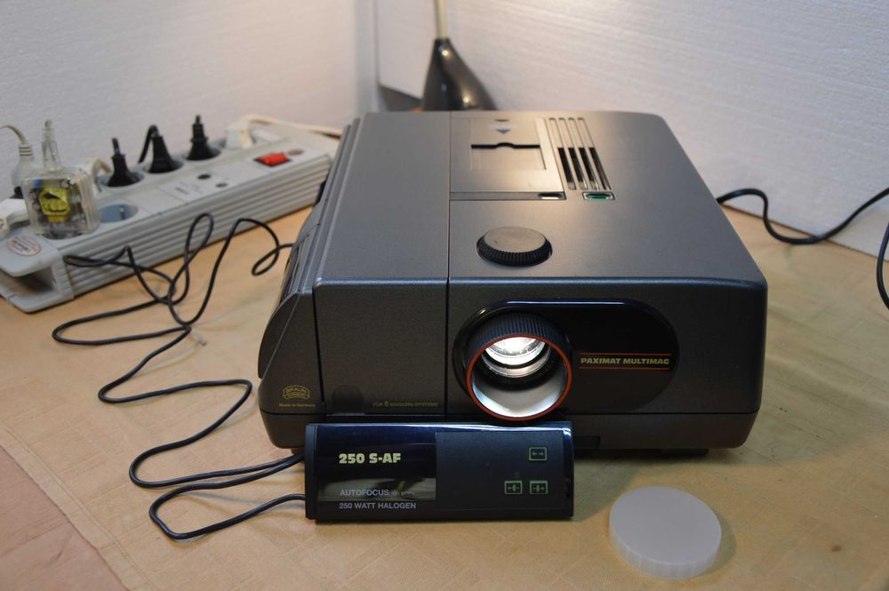Aparat proiectie diapozitive Braun Paximat Multimag 250 S-AF