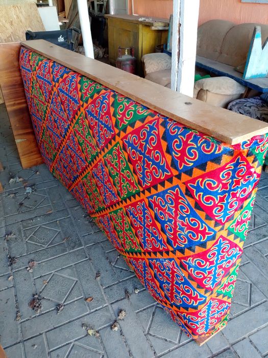 Кровать советская с общивкой казахском орнаментом