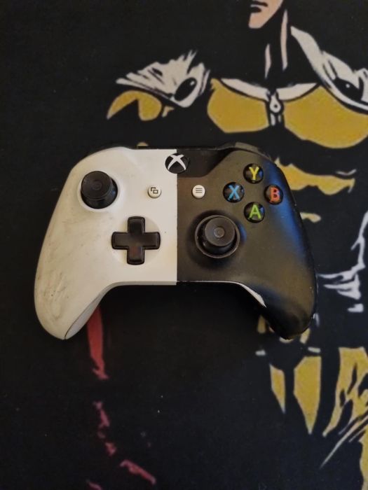 Vând Consola Xbox One S 500GB Pachet Complet: 3 Controllere + 2 Jocuri