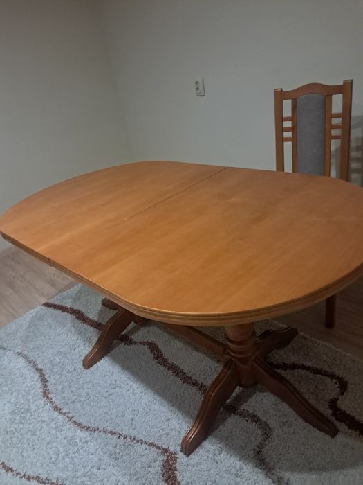 Трапезна маса от масив