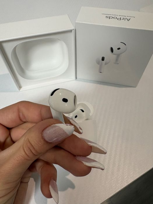 AirPods 4 with ANC - ОРИГИНАЛНИ Нови на 2 месеца.