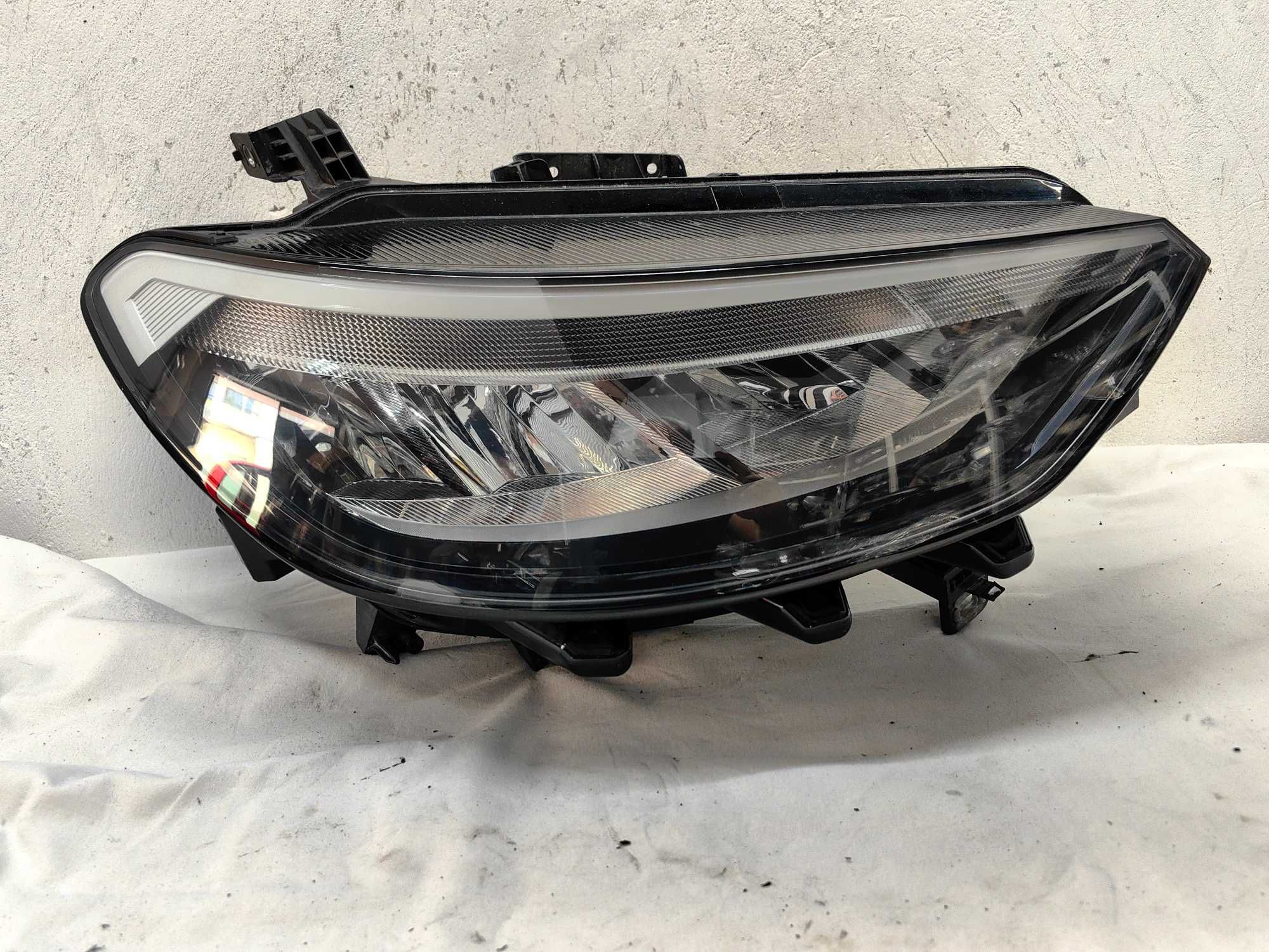 Оригинални  фарове Ляв Десен  Vw  ID3  Full Led