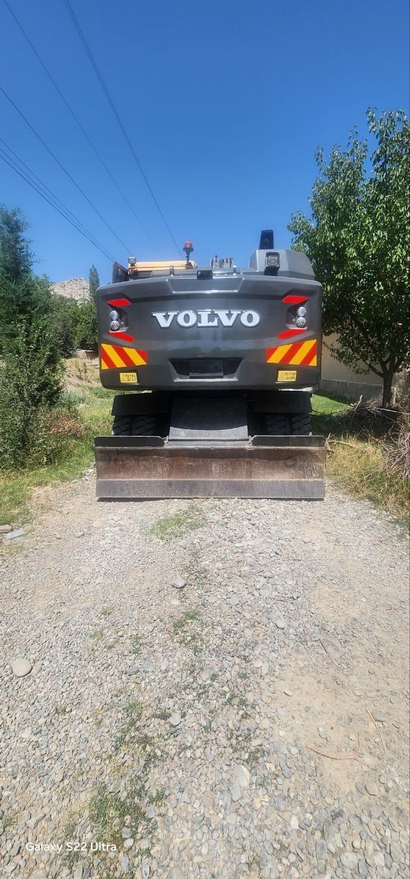 Экскаватор VOLVO EW140E