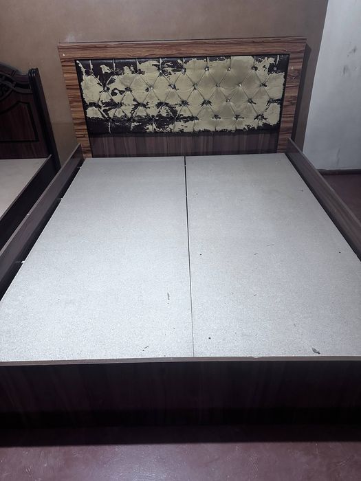 Мебель, 3 та нарса.Трюмо,кровать,гардероб сотилади.