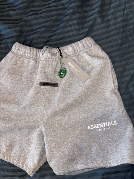 Светло сив Essentials летен екип (къси гащи и тениска)