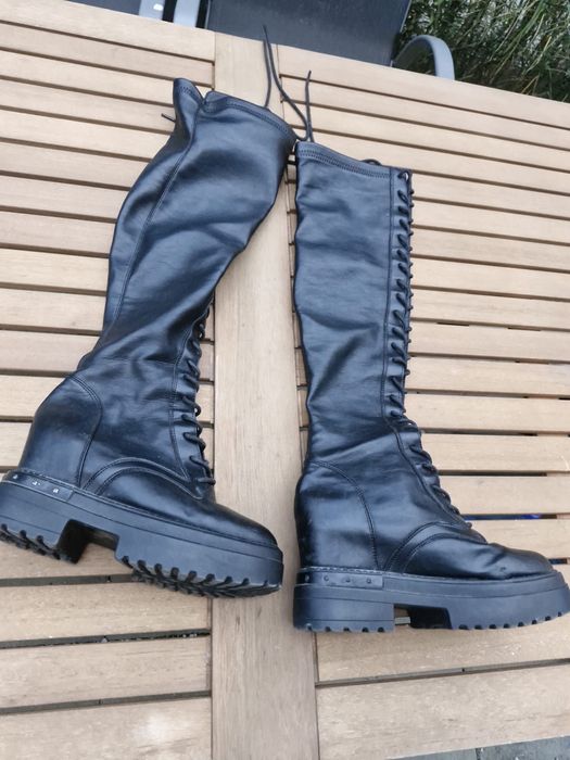 Cizme lungi peste genunchi